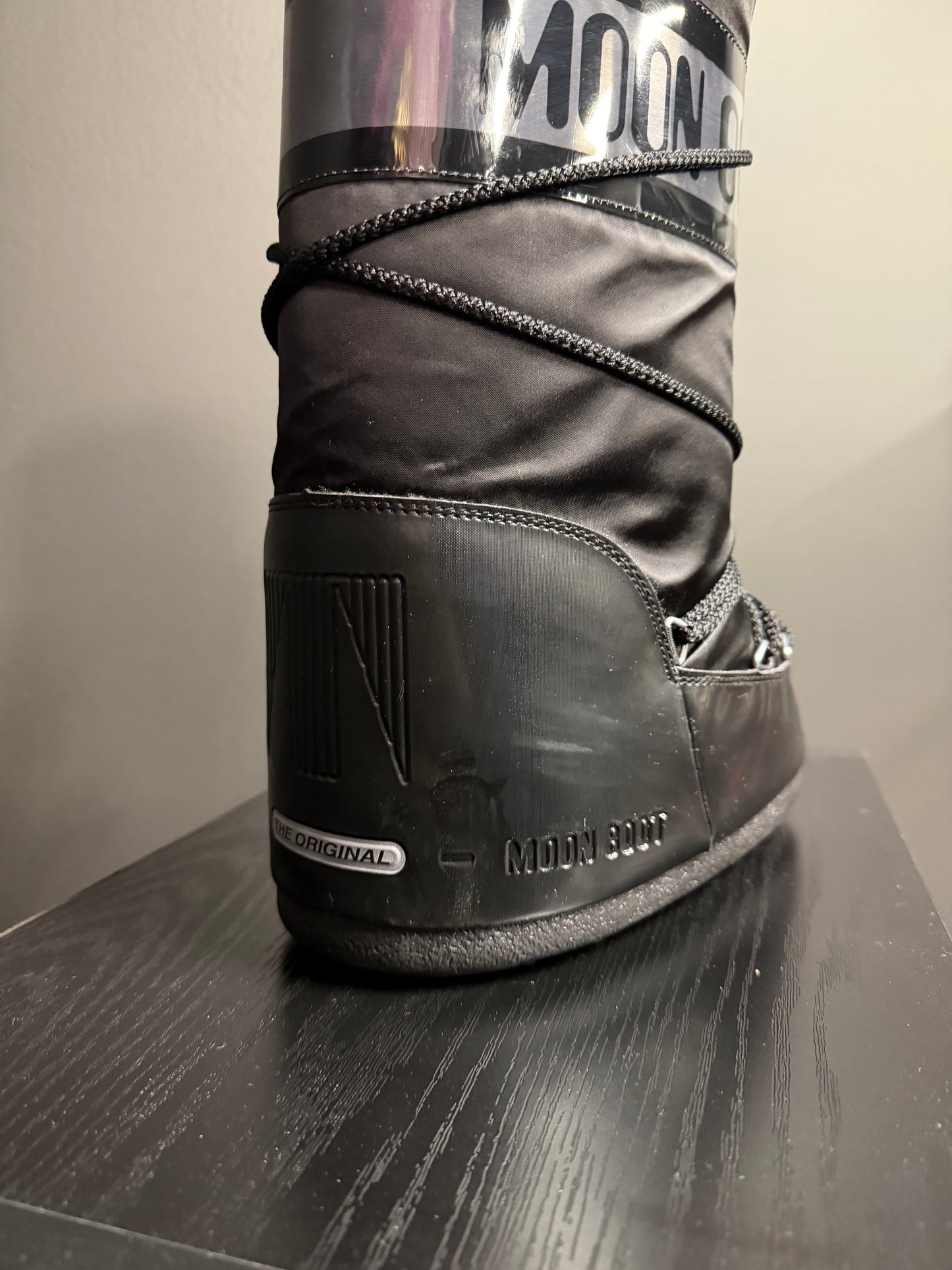 Moon Boots SZ 40
