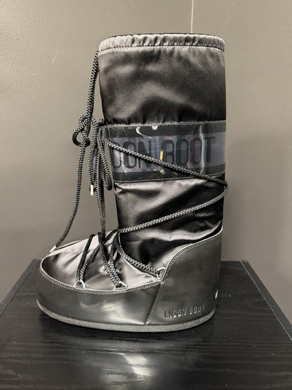 Moon Boots SZ 40