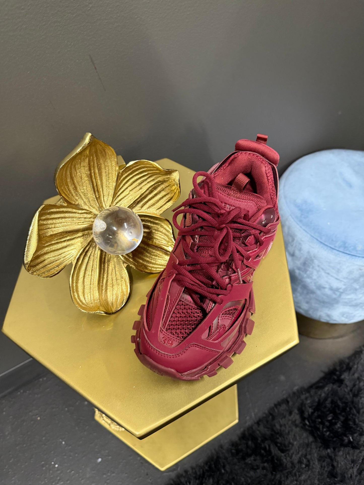 ￼ Burgundy Runners Size 39