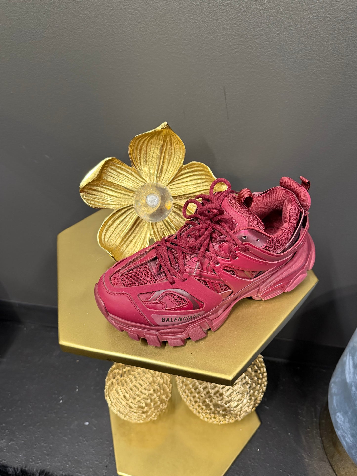 ￼ Burgundy Runners Size 39