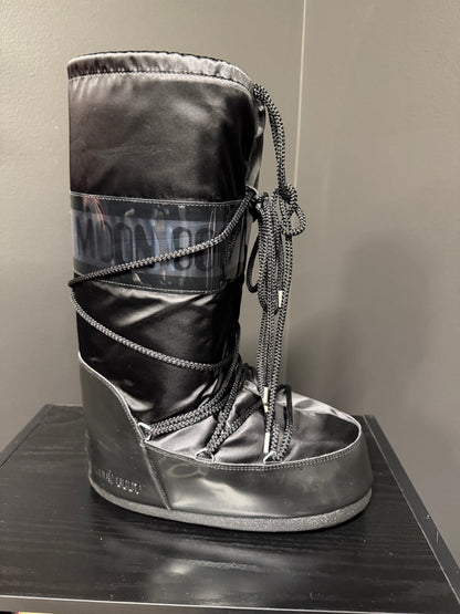 Moon Boots SZ 40