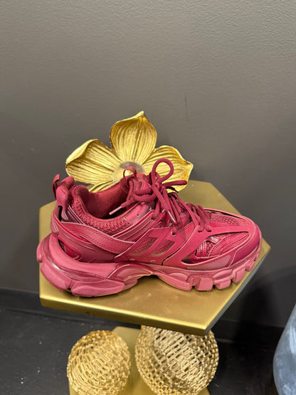 ￼ Burgundy Runners Size 39