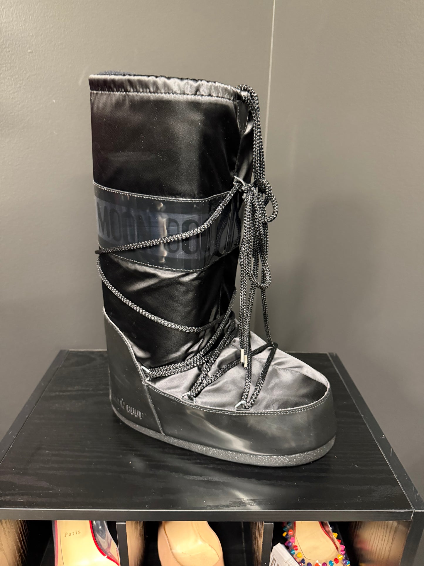Moon Boots SZ 40