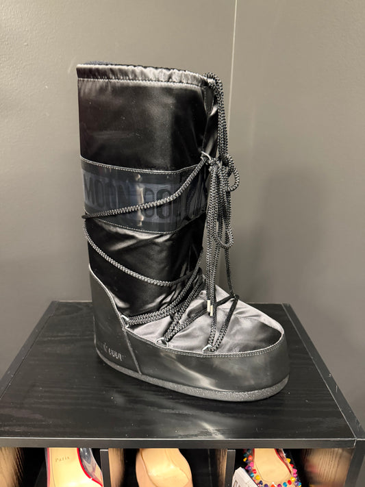 Moon Boots SZ 40